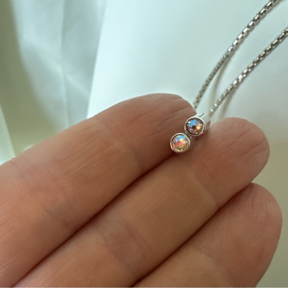 “Touchstone” Elegant Rodium Pendant Necklace with Swarovski crystals - Picture 6 of 8